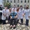 Padre Cláudio Scherer recebe alta na Santa Casa de Santos após 3 meses de luta contra à Covid-19